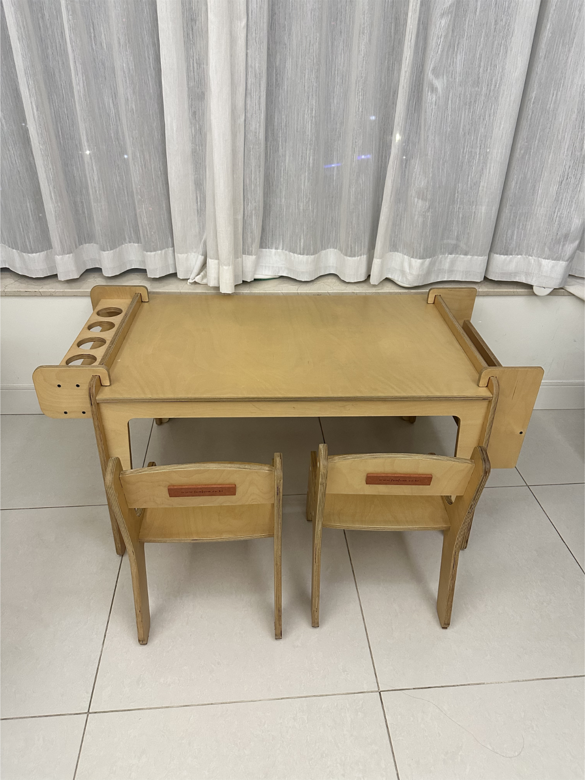 [팝니다] 아이 책상 + 의자 2개