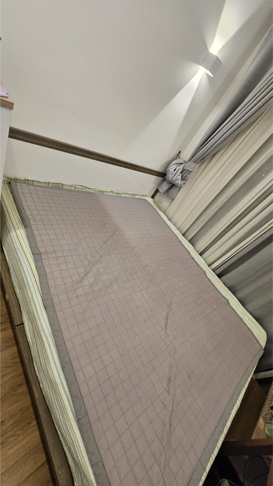 [Selling] King size bed for sale in HomePersony
